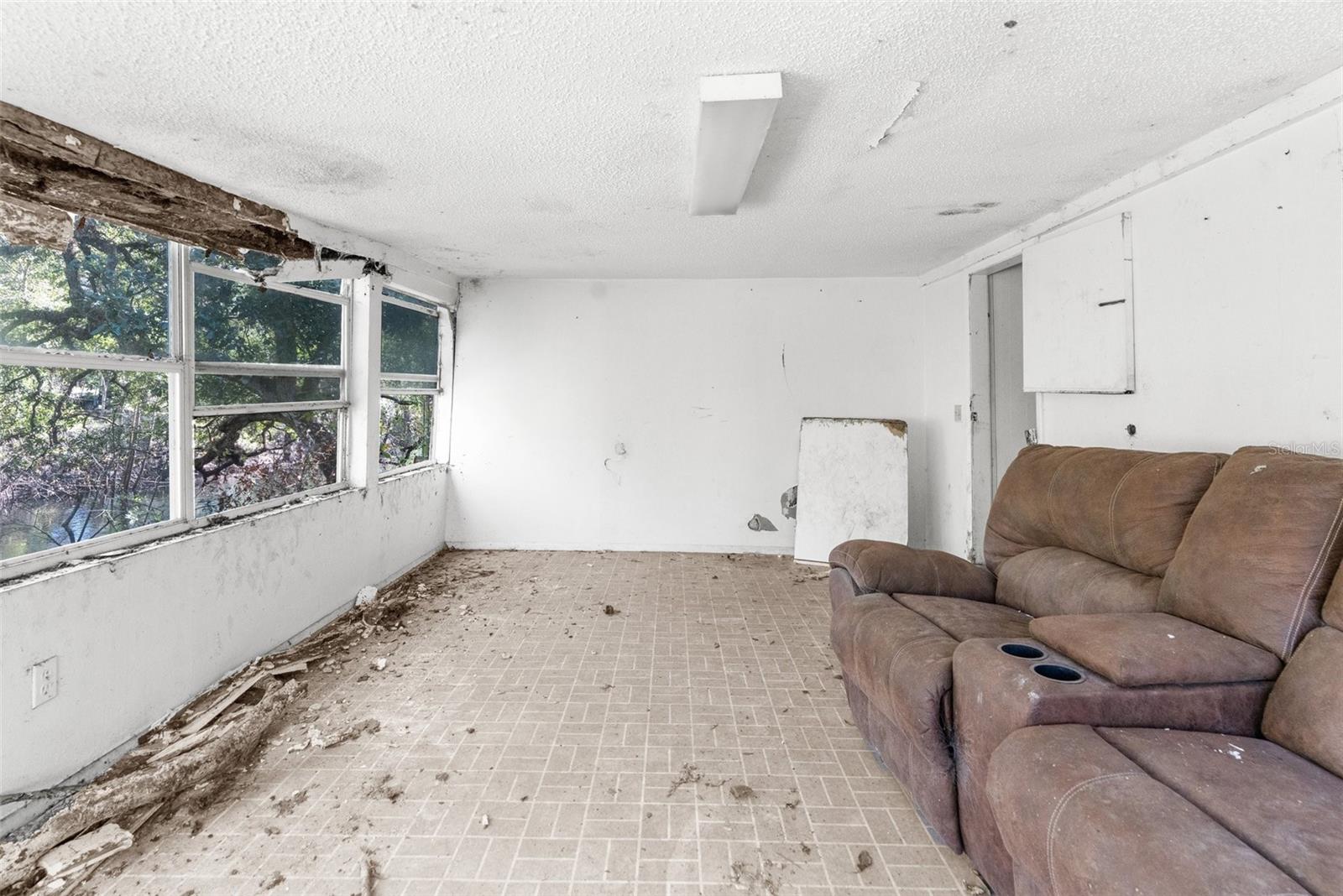 Image 23 of 40 For 9347 River Rock Drive