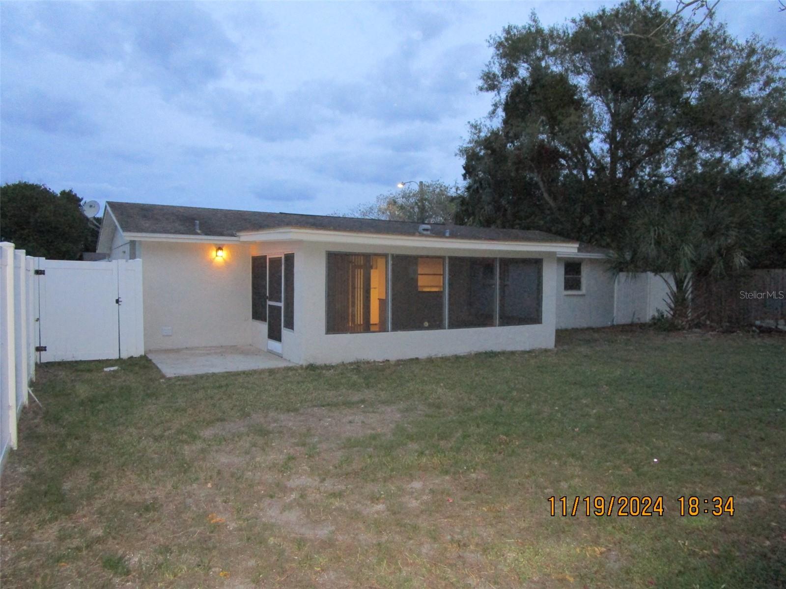 Listing photo id 15 for 7230 Parrot Drive