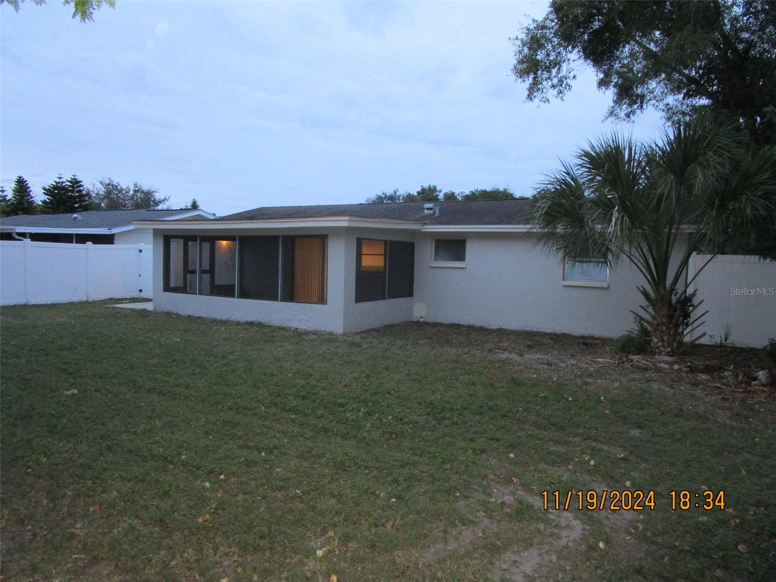 Listing photo id 17 for 7230 Parrot Drive