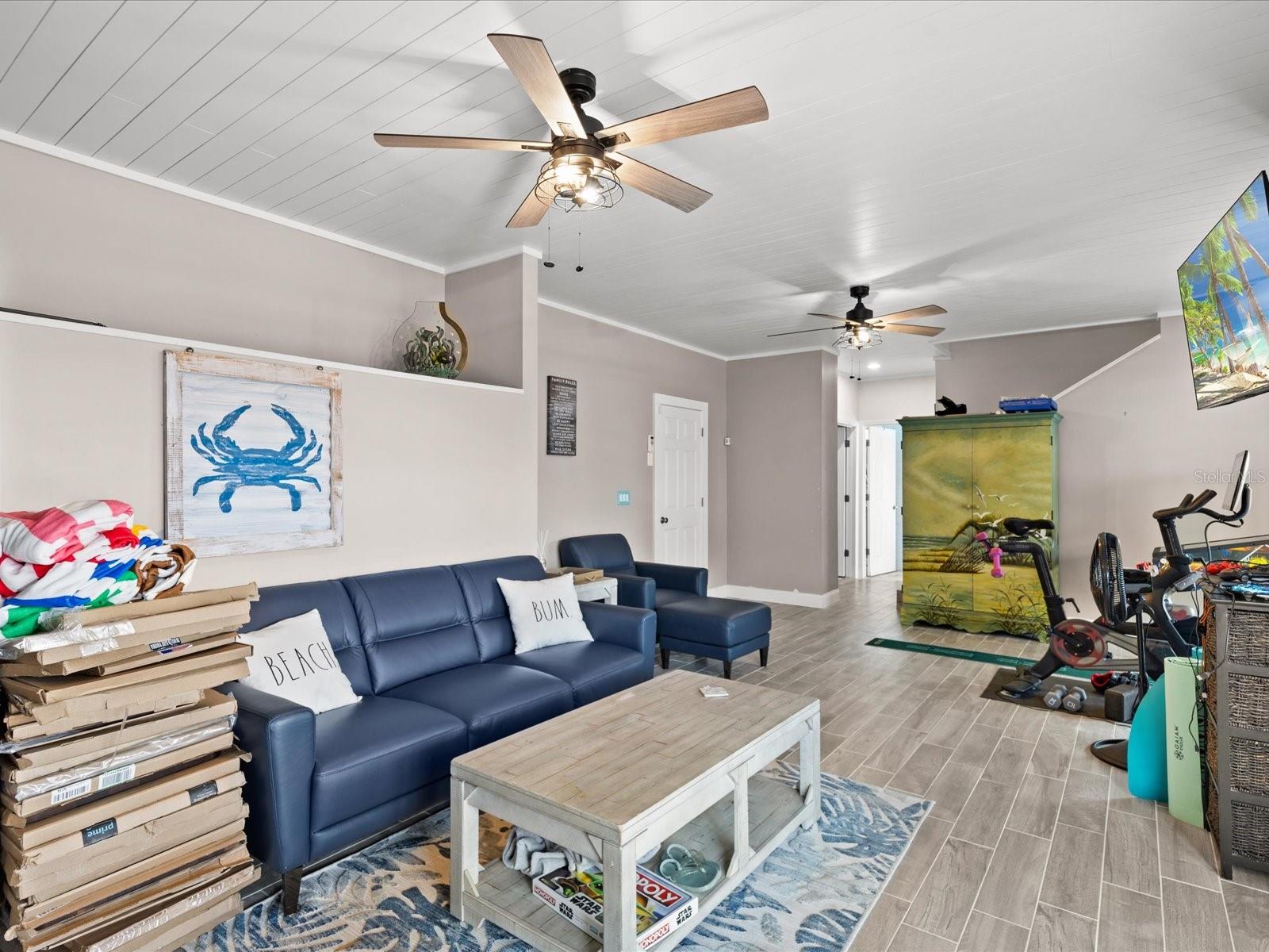 Listing photo id 51 for 3232 Gulf Coast Drive