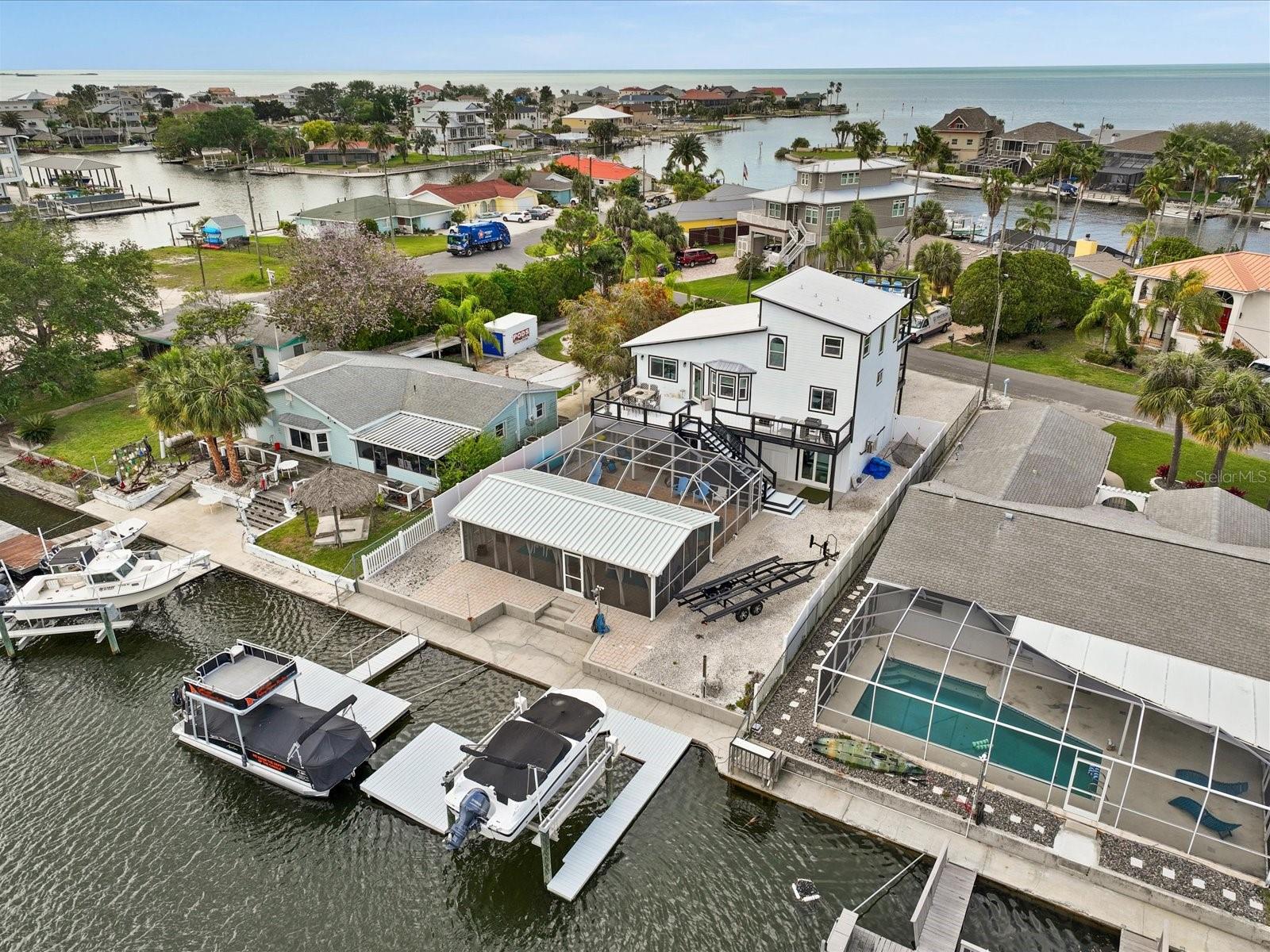 Listing photo id 90 for 3232 Gulf Coast Drive