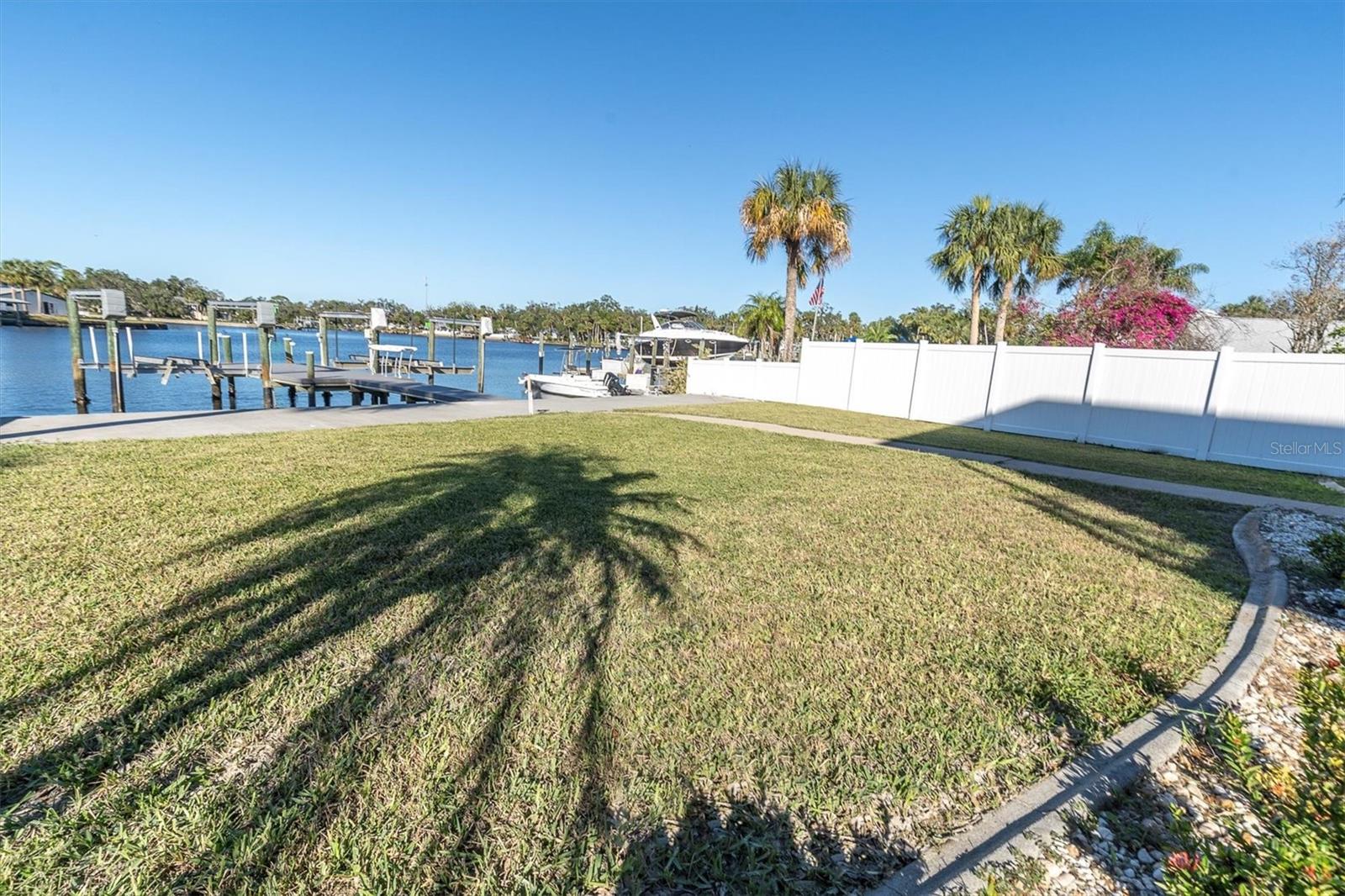 Listing photo id 46 for 5517 Manatee Point Drive