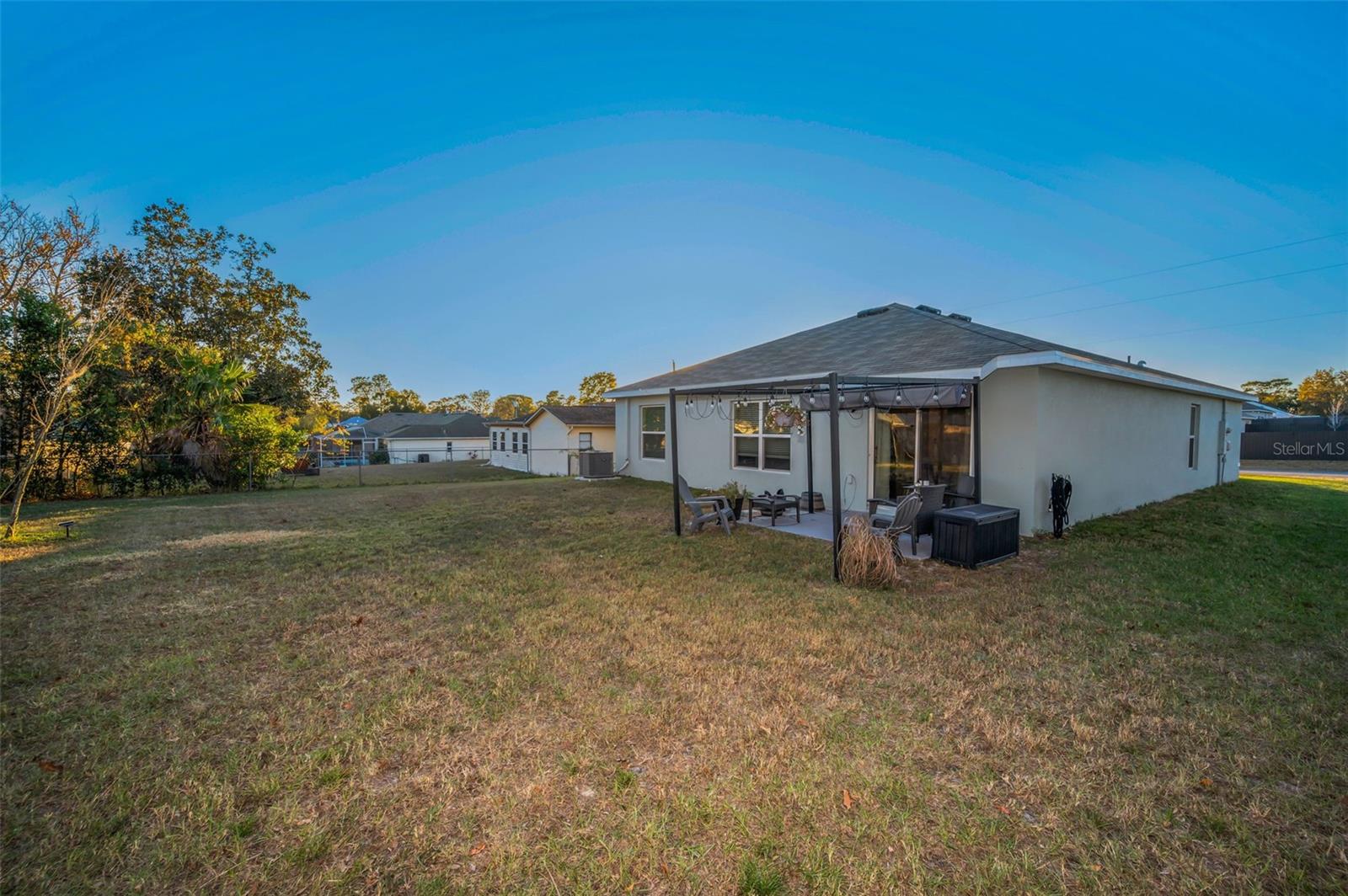 Listing photo id 34 for 5324 Dellbrook Avenue