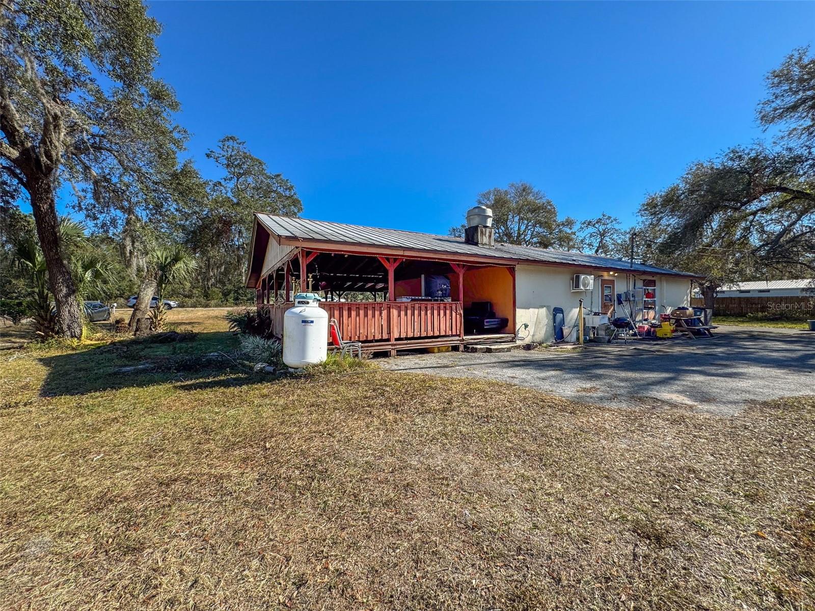 Listing photo id 23 for 15525 & 15527 Shady Hills Road