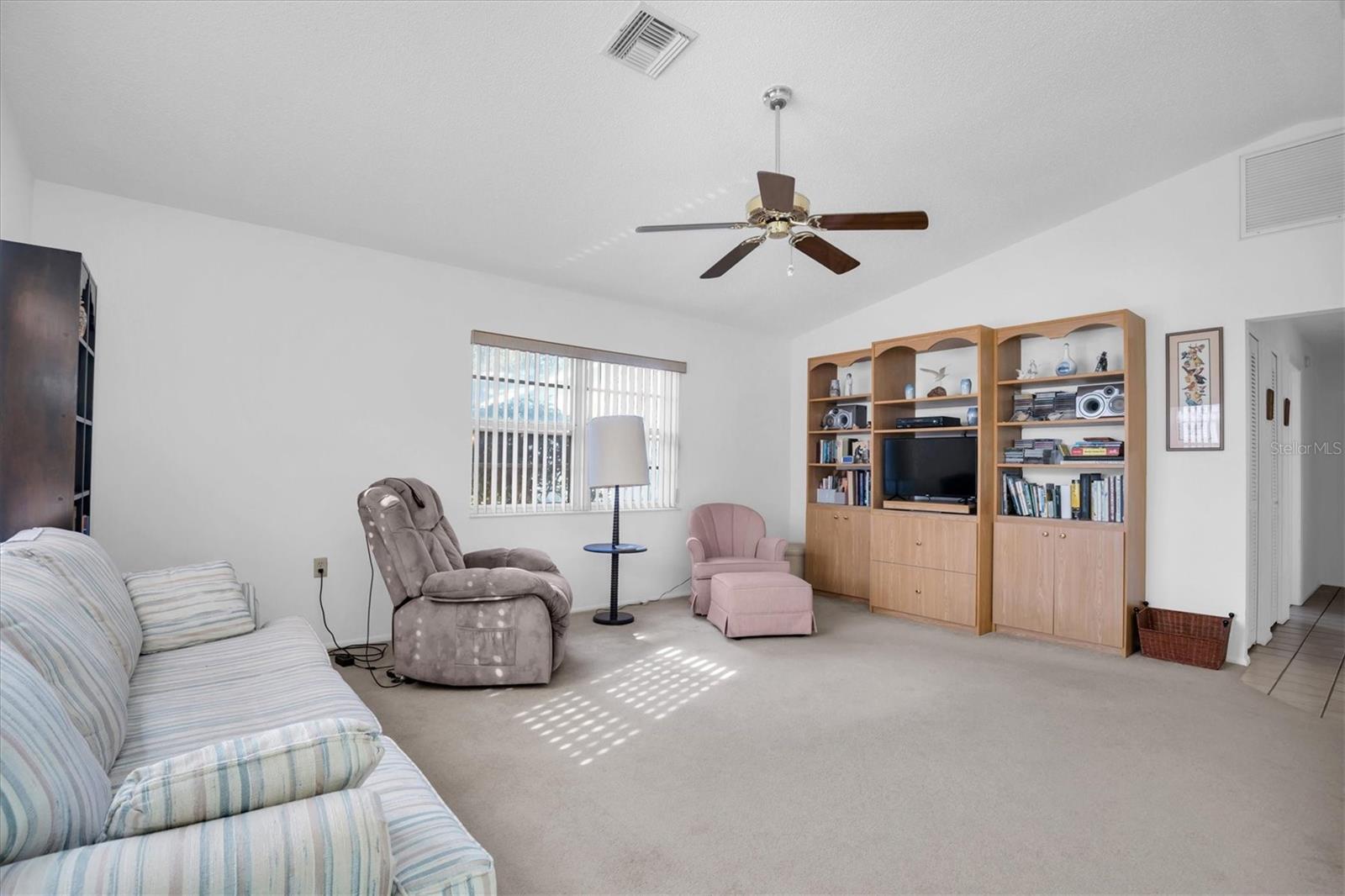 Listing photo id 13 for 4635 Bellemede Boulevard