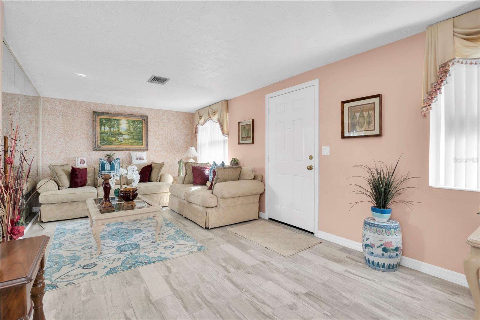 Listing photo id 10 for 3337 Darlington Road