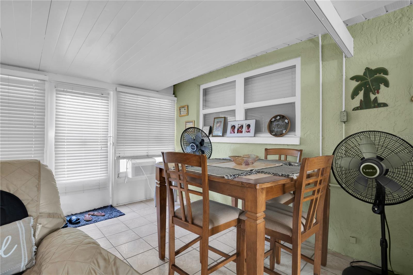 Listing photo id 17 for 3337 Darlington Road