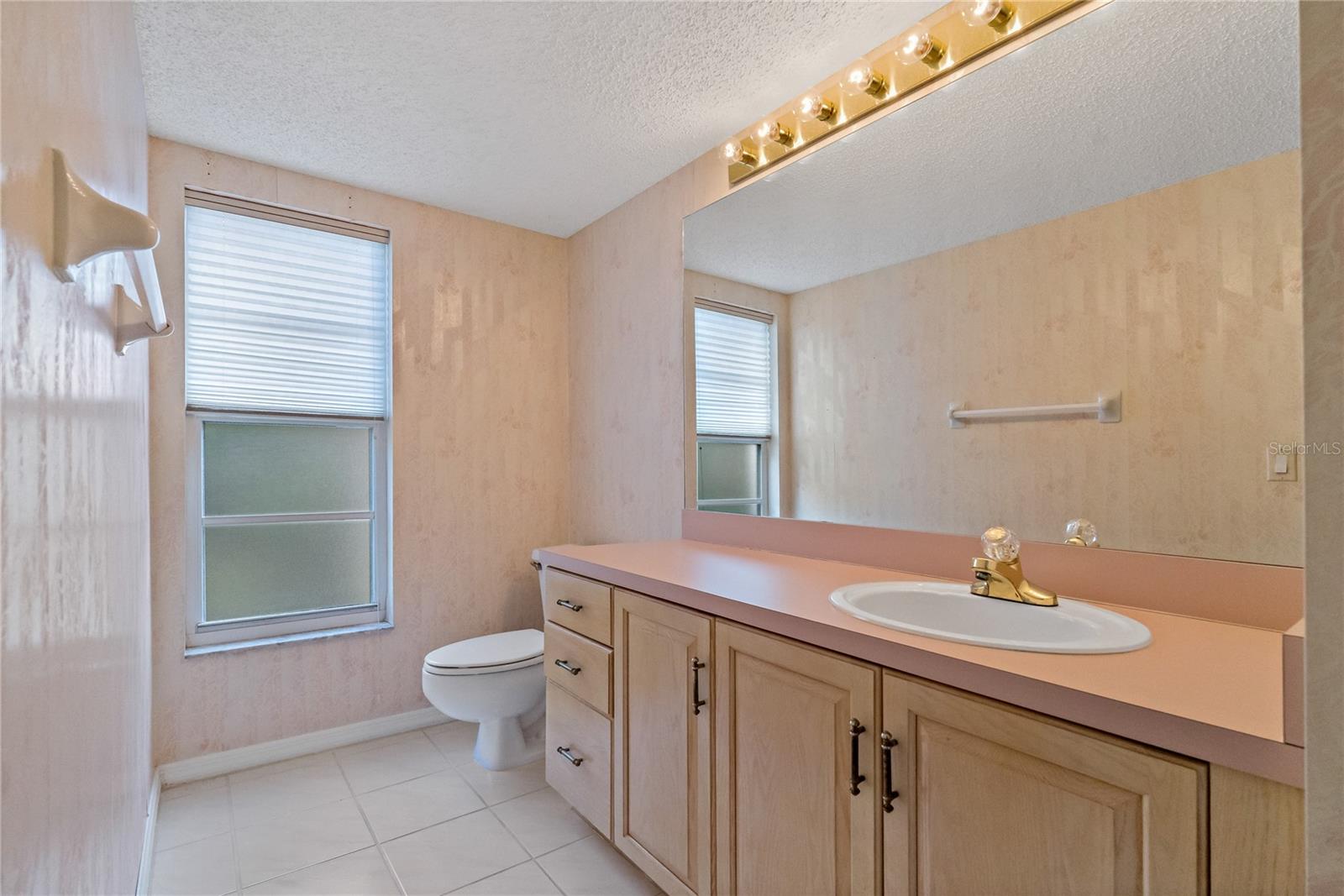 Listing photo id 24 for 1091 Dartford Drive