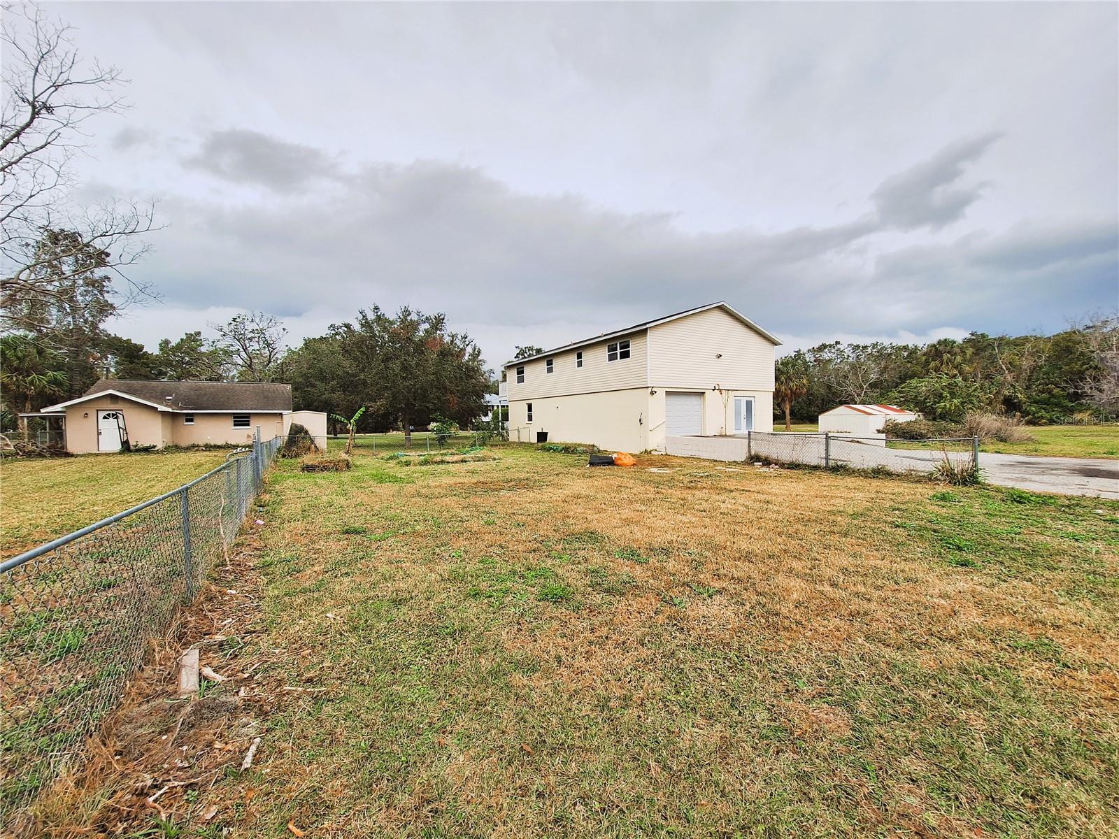 Listing photo id 20 for 14310 Guava Street