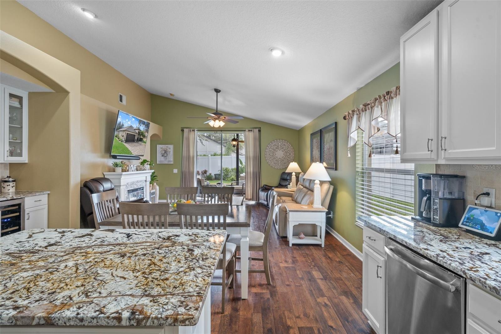 Listing photo id 16 for 1622 Amaryllis Court