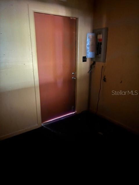 Listing photo id 8 for 4560-4568 Commercial Way