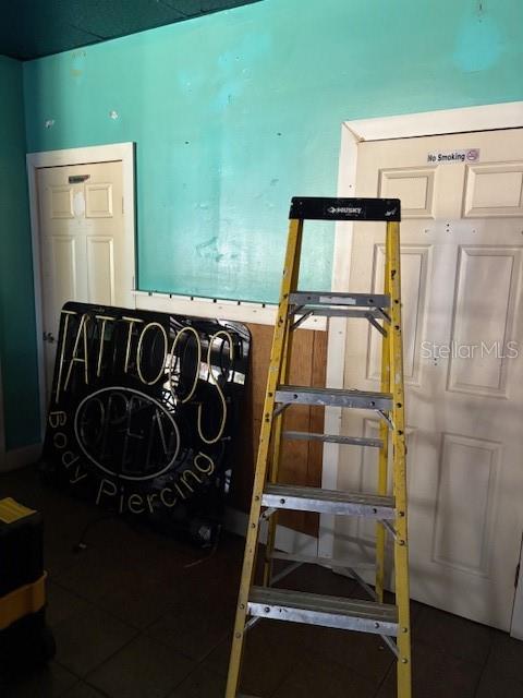 Listing photo id 9 for 4560-4568 Commercial Way