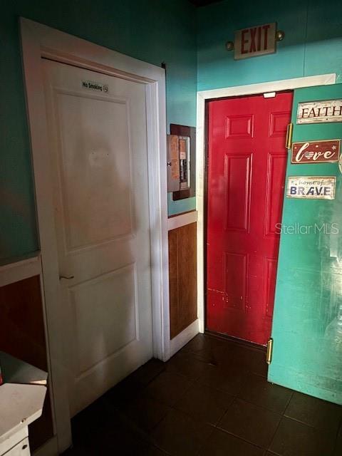 Listing photo id 12 for 4560-4568 Commercial Way