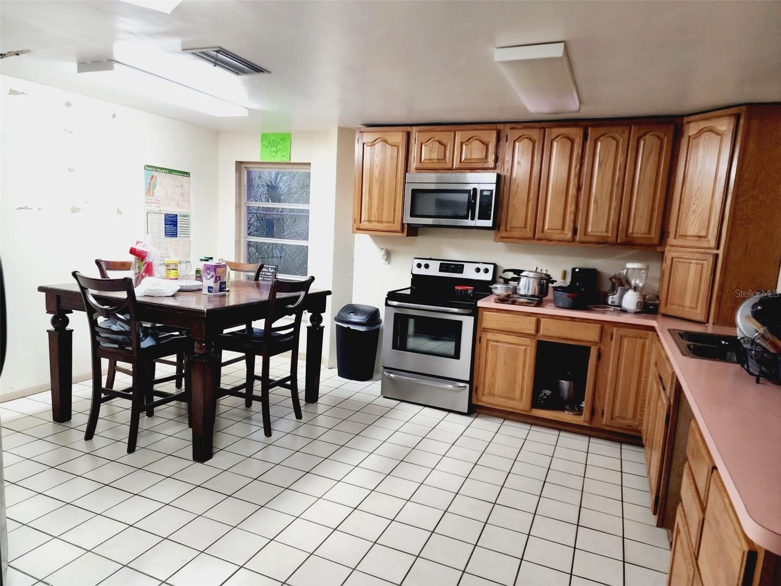 Listing photo id 9 for 7919 New York Avenue