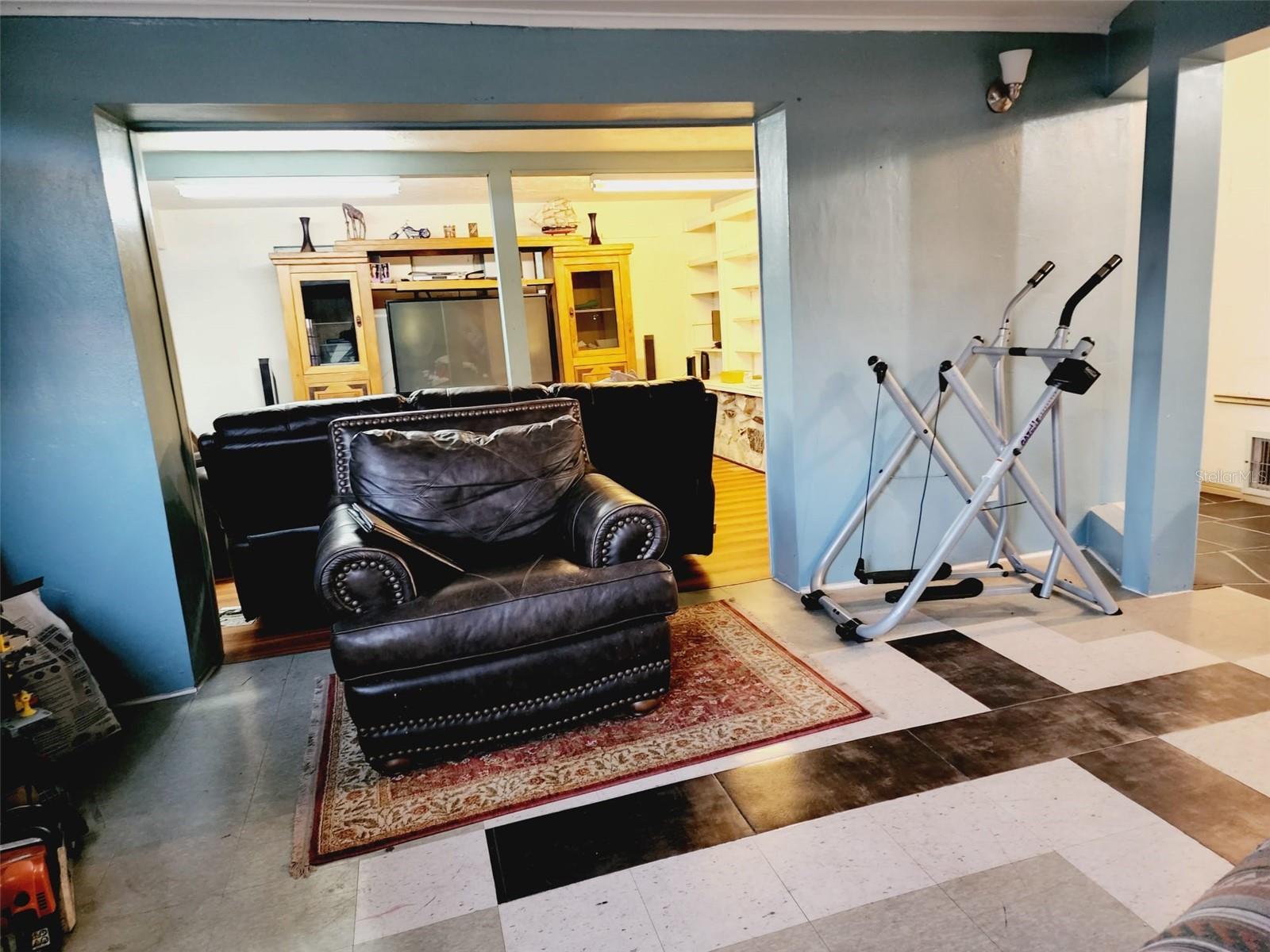 Listing photo id 6 for 7919 New York Avenue