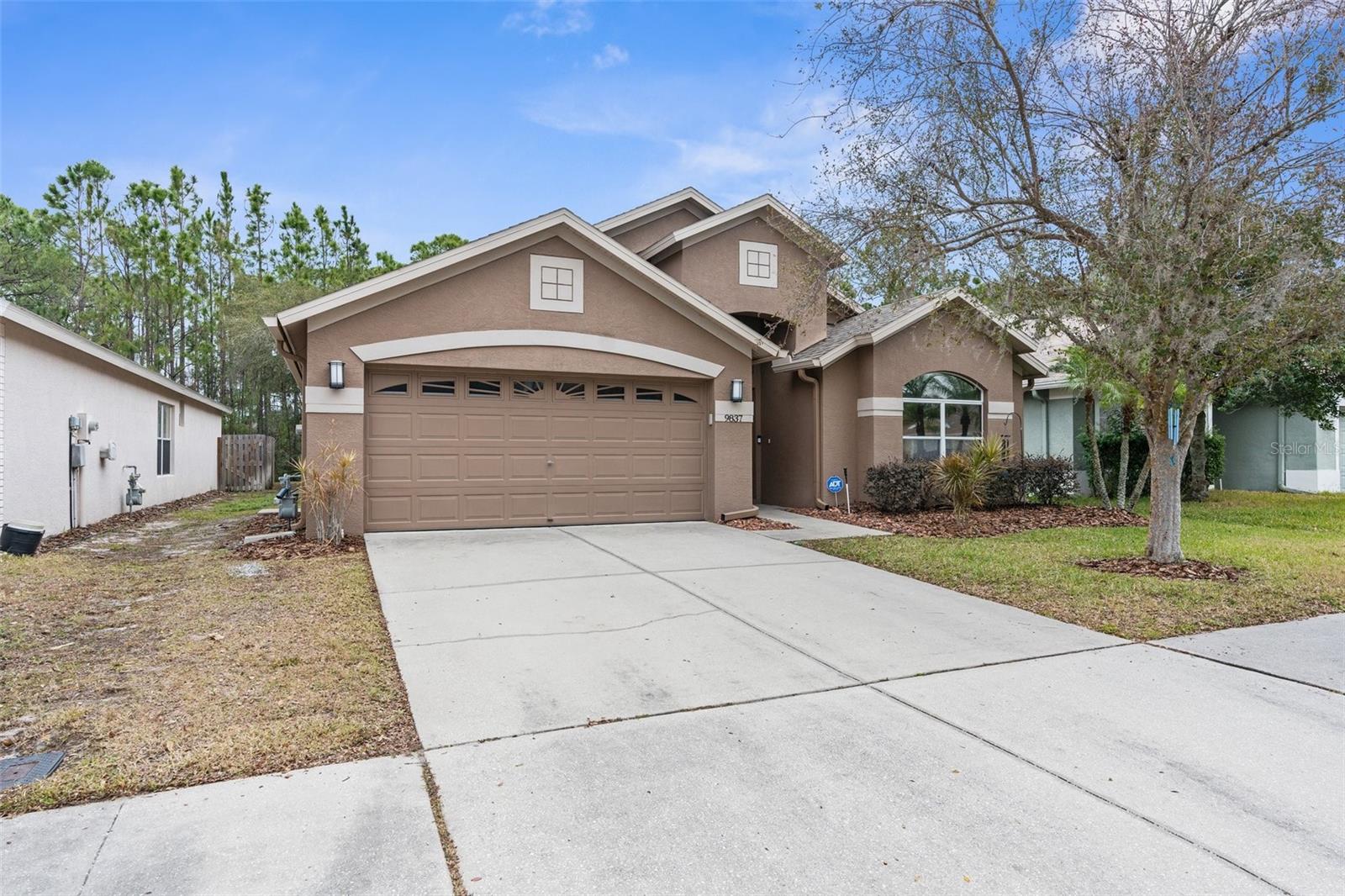 Listing photo id 21 for 9837 Riverchase Drive