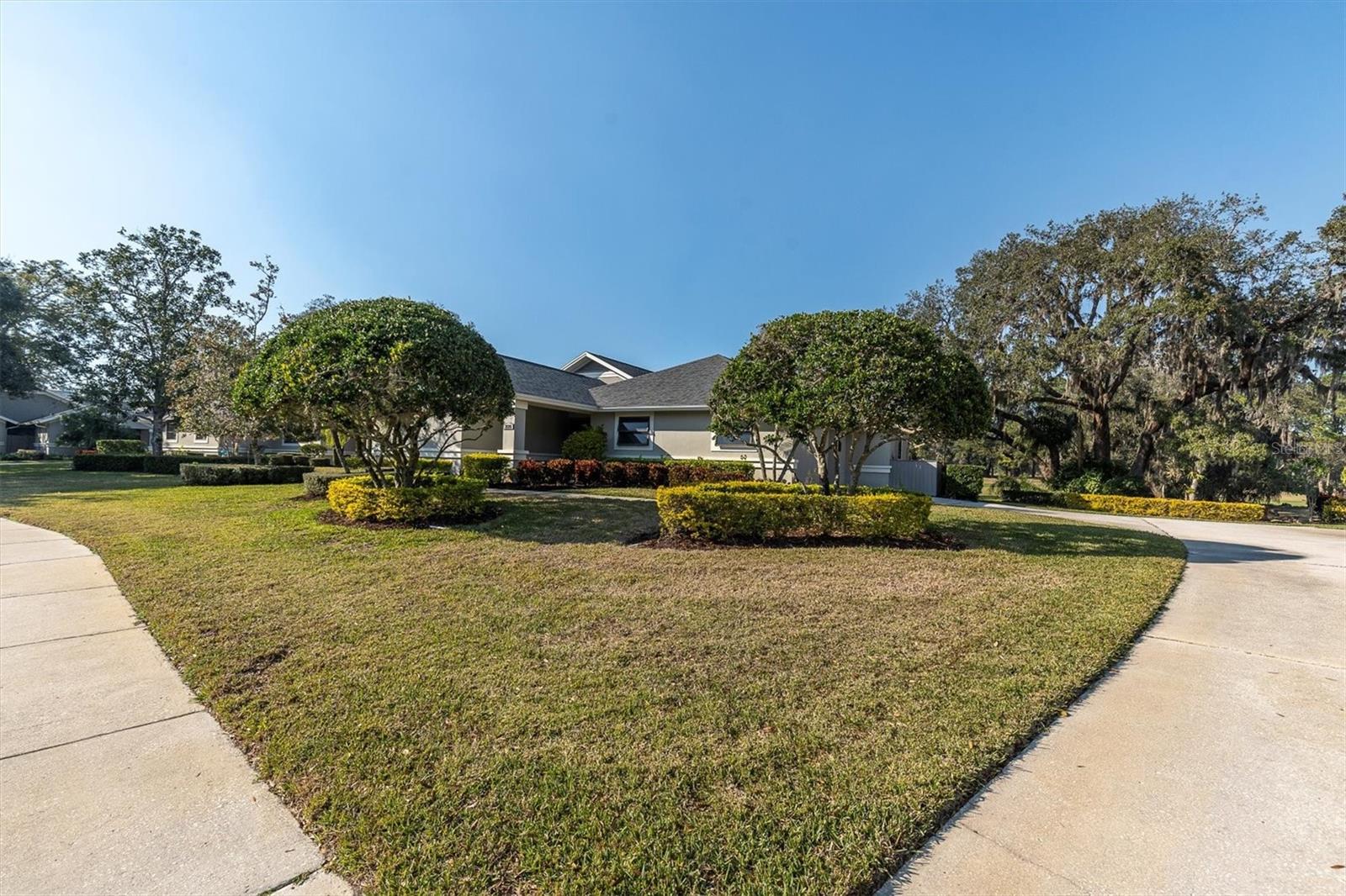 Listing photo id 1 for 2595 Royal Liverpool Drive