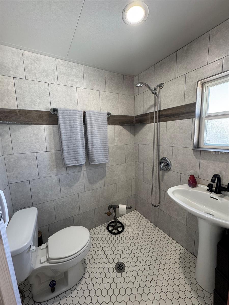 Image 10 of 17 For 645 River Village Drive