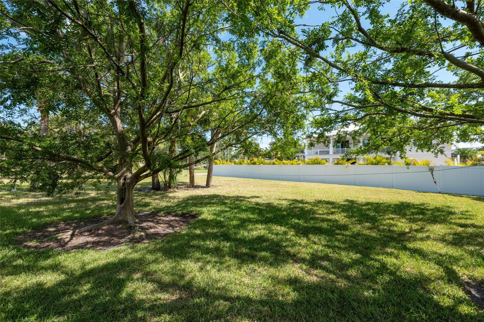 Listing photo id 39 for 1005 Mizzen Court