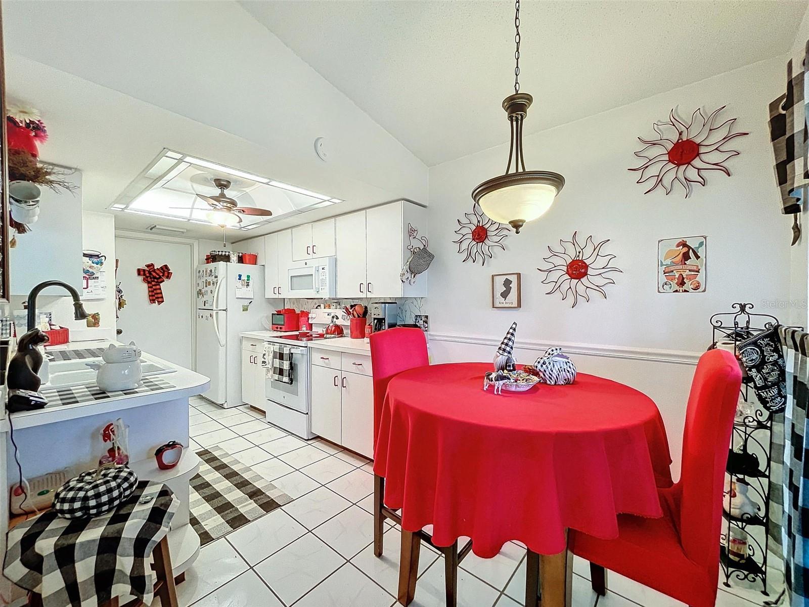 Listing photo id 14 for 4912 Enfield Court