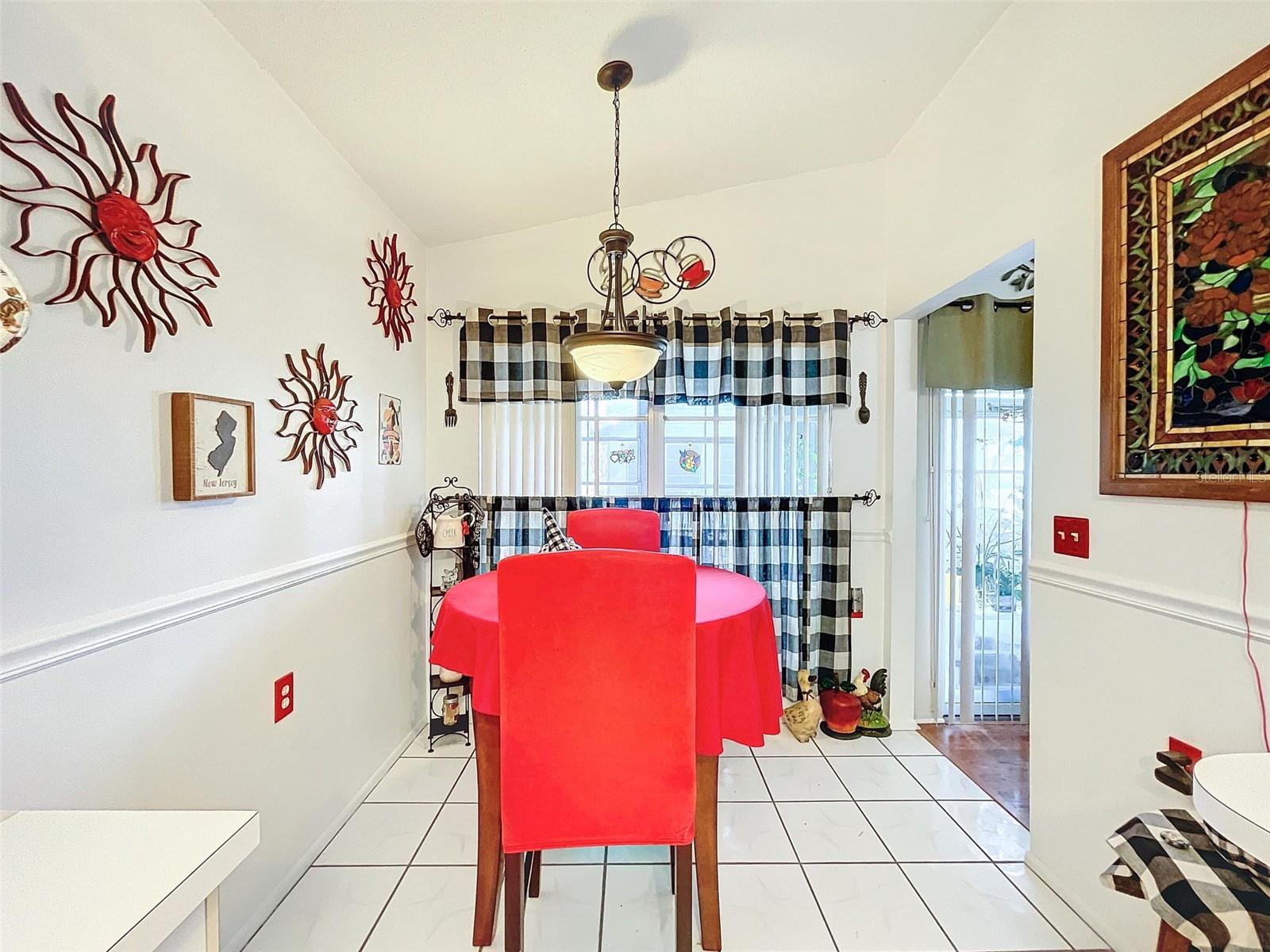 Listing photo id 15 for 4912 Enfield Court