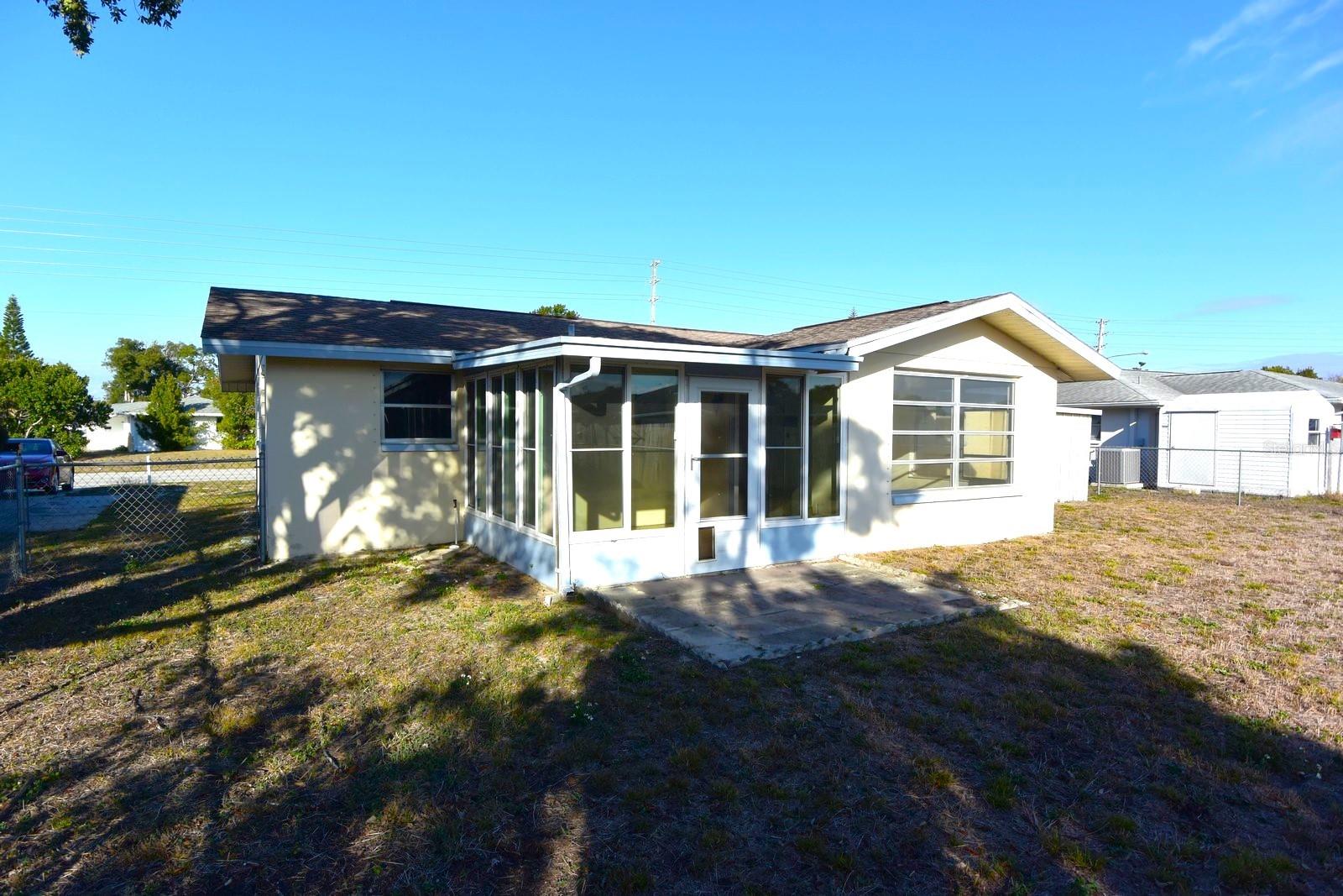 Listing photo id 35 for 7714 Jasmine Boulevard