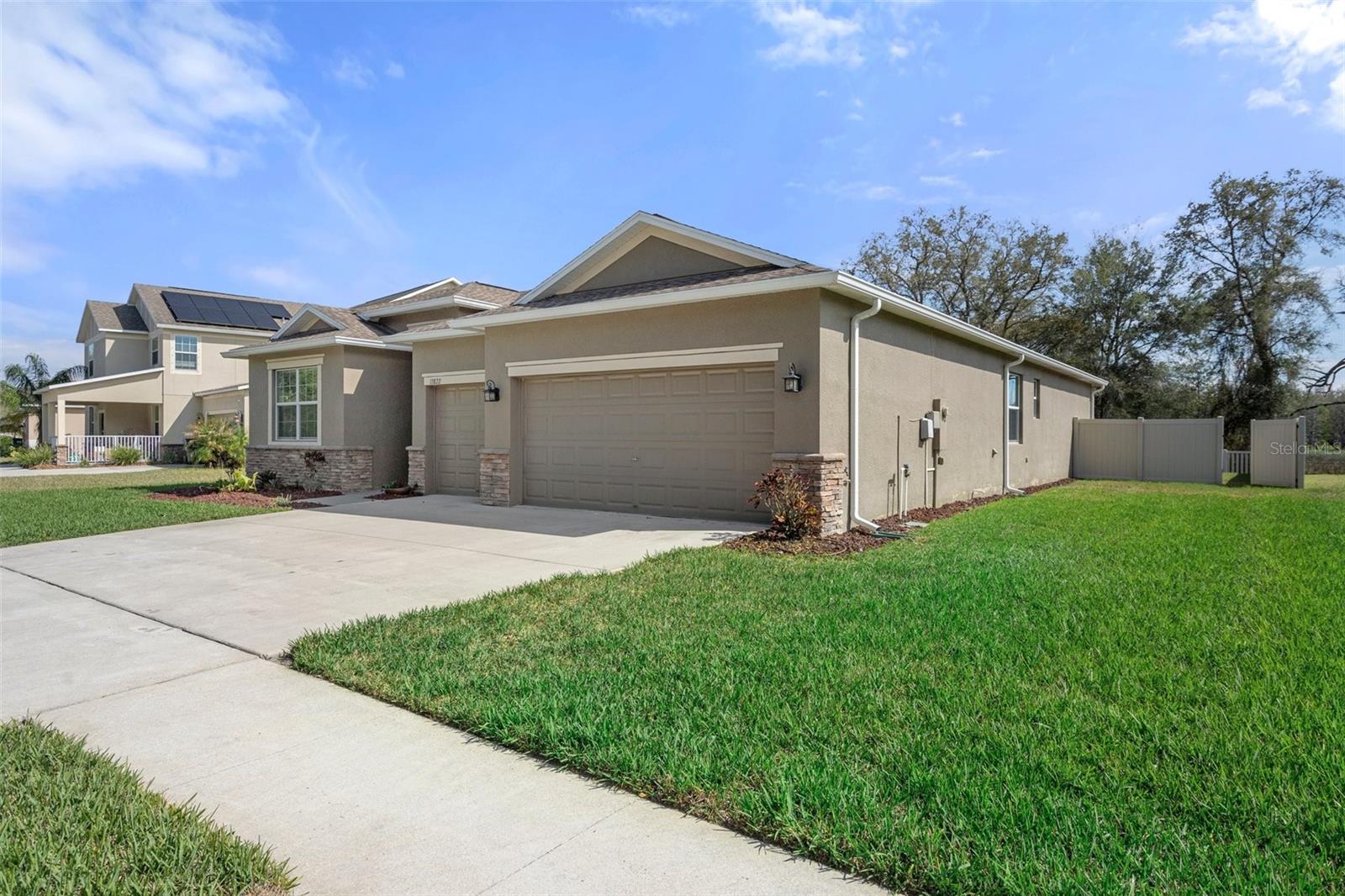 Listing photo id 0 for 13822 Bee Tree Court