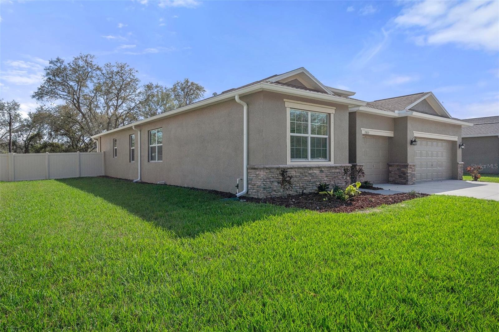 Listing photo id 1 for 13822 Bee Tree Court