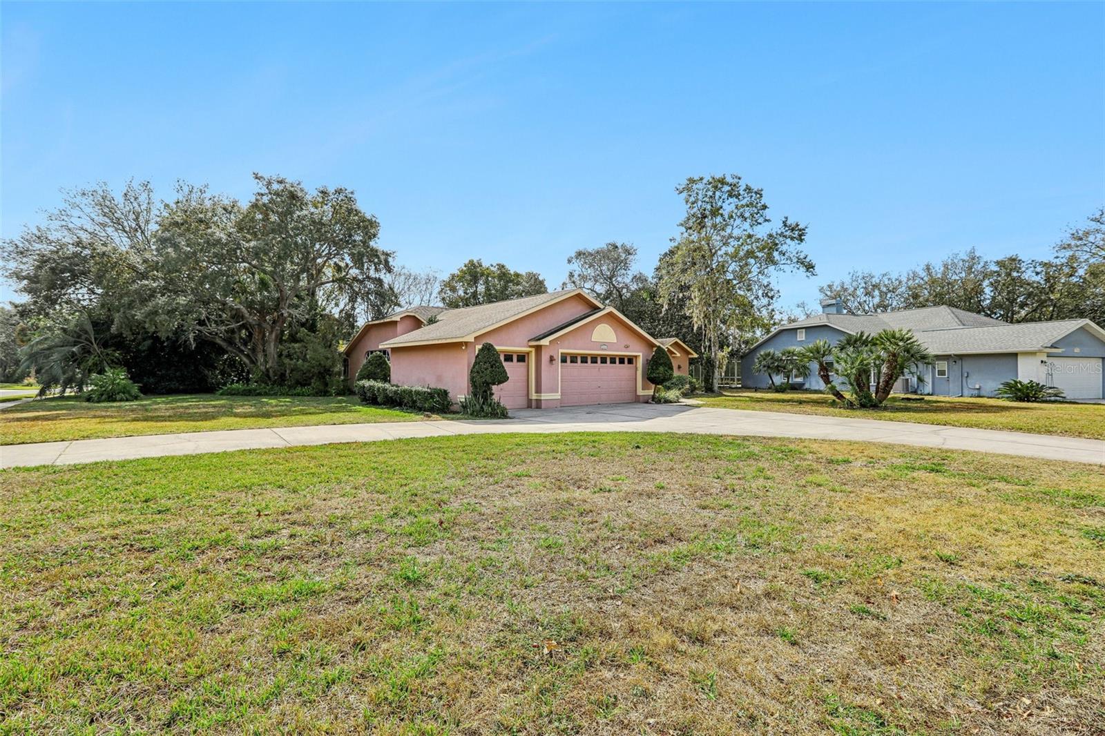 Listing photo id 1 for 18164 Winding Oaks Boulevard