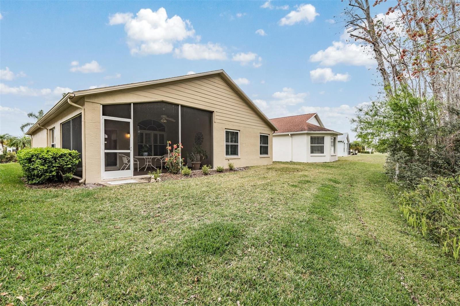 Listing photo id 16 for 1007 Sweet Jasmine Drive