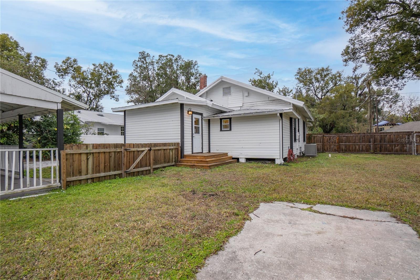 Listing photo id 22 for 13946 12th Street