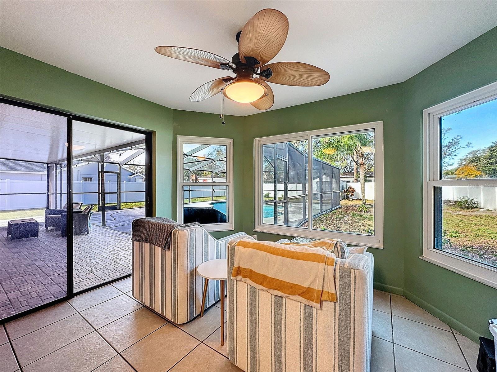 Listing photo id 14 for 1035 Dockside Drive