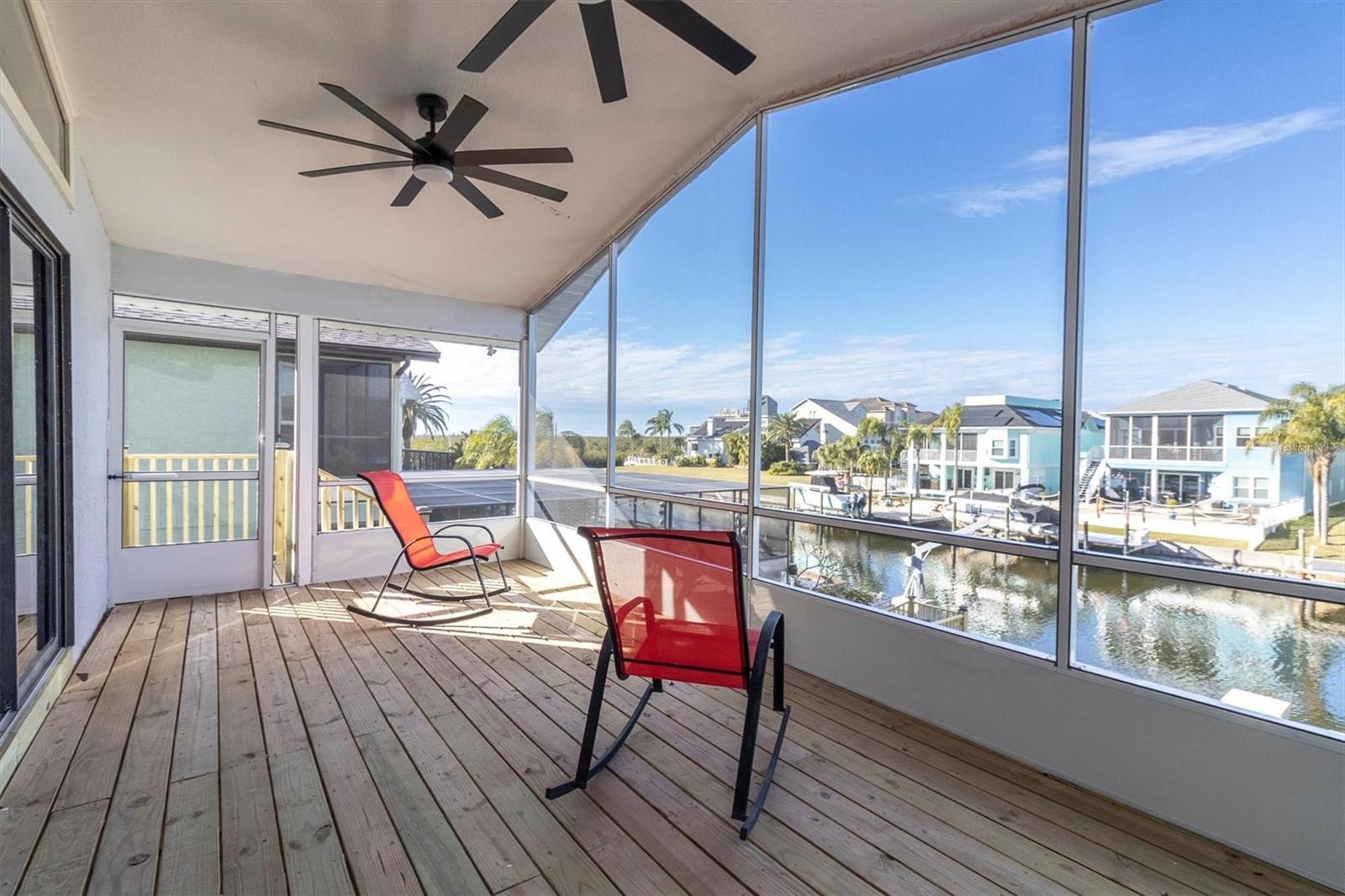 Listing photo id 32 for 5925 Seaside Drive