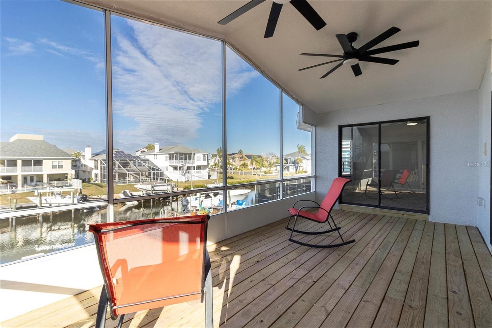 Listing photo id 33 for 5925 Seaside Drive