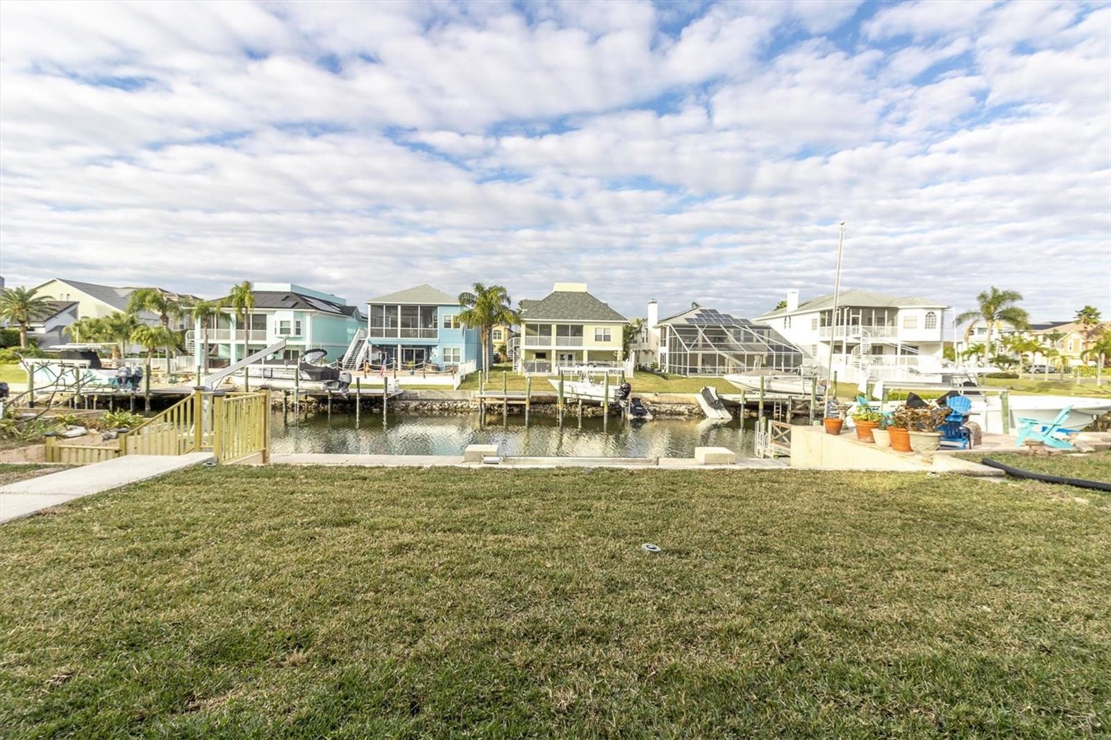 Listing photo id 37 for 5925 Seaside Drive