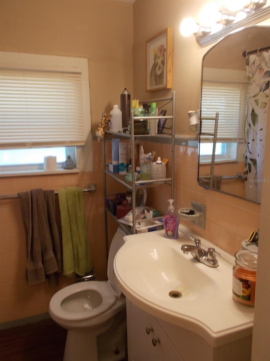 Image 18 of 62 For 5827 39th Street N