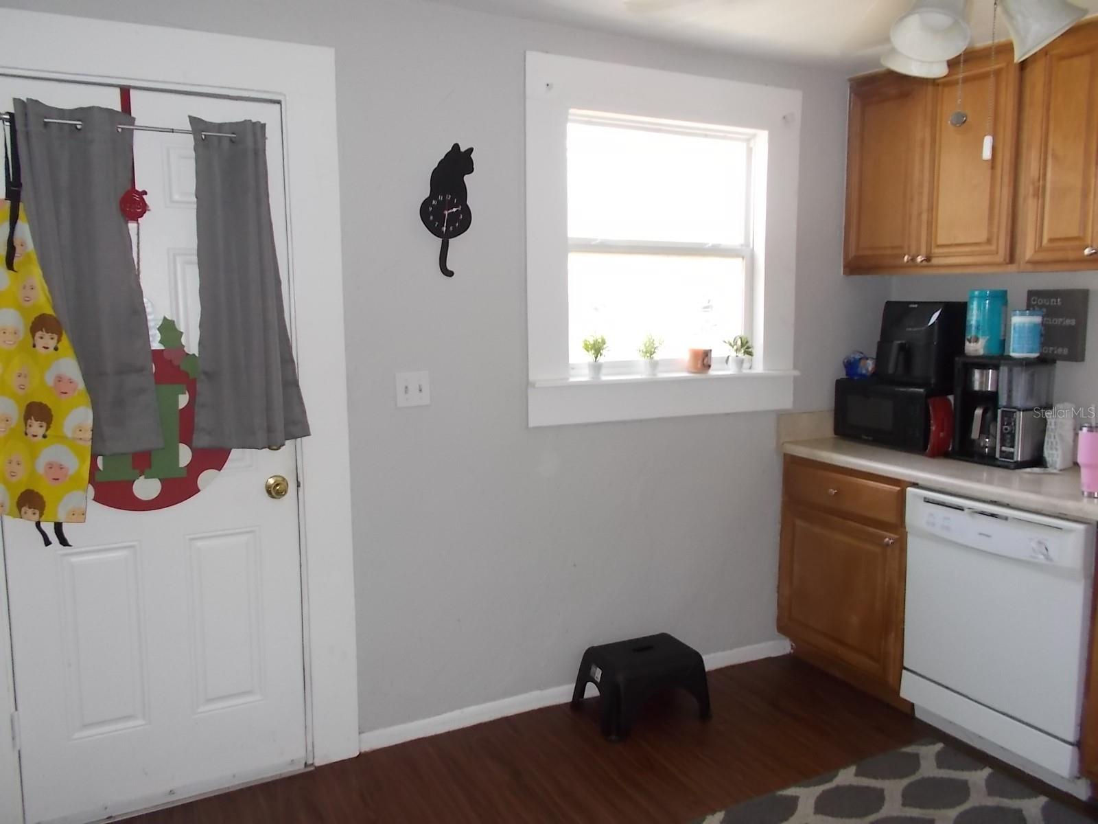 Image 28 of 62 For 5827 39th Street N