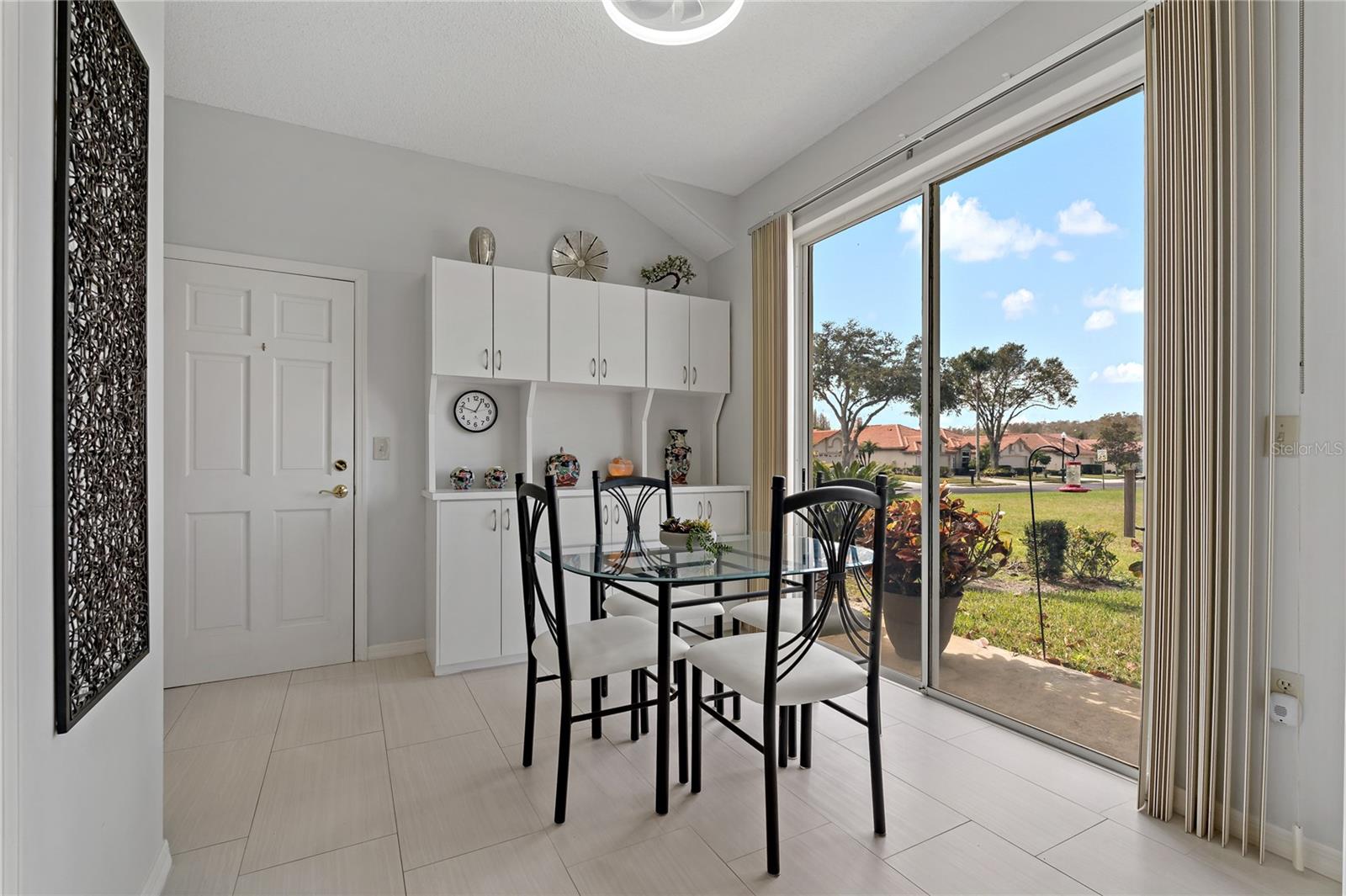 Image 11 of 63 For 1082 Dartford Drive