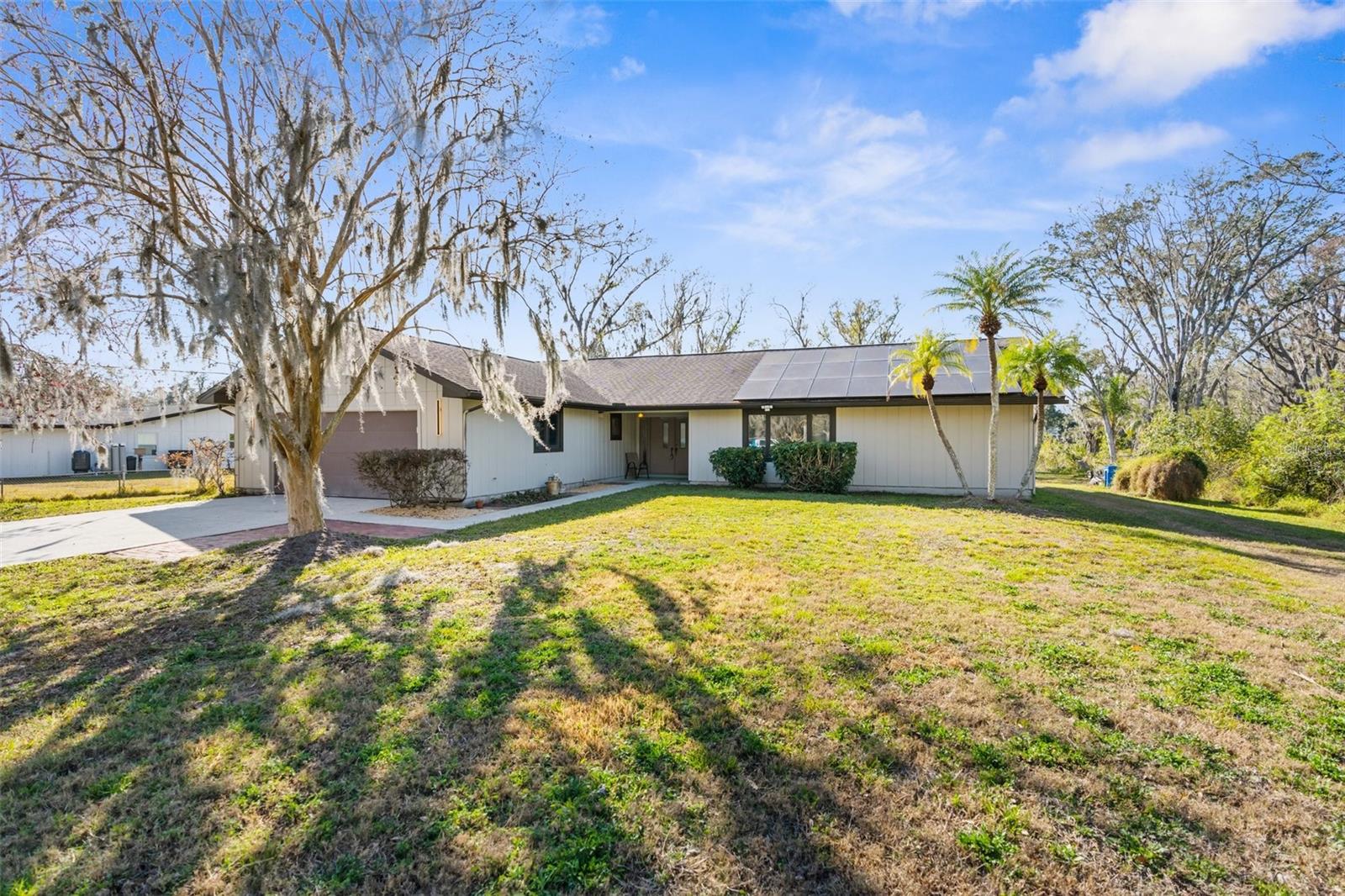 Listing photo id 2 for 18104 Spencer Road