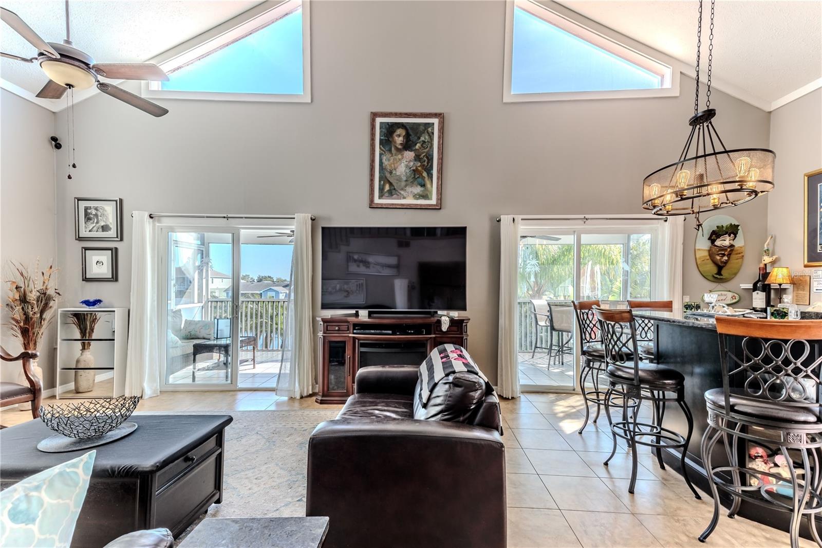 Listing photo id 12 for 3308 Oleander Drive