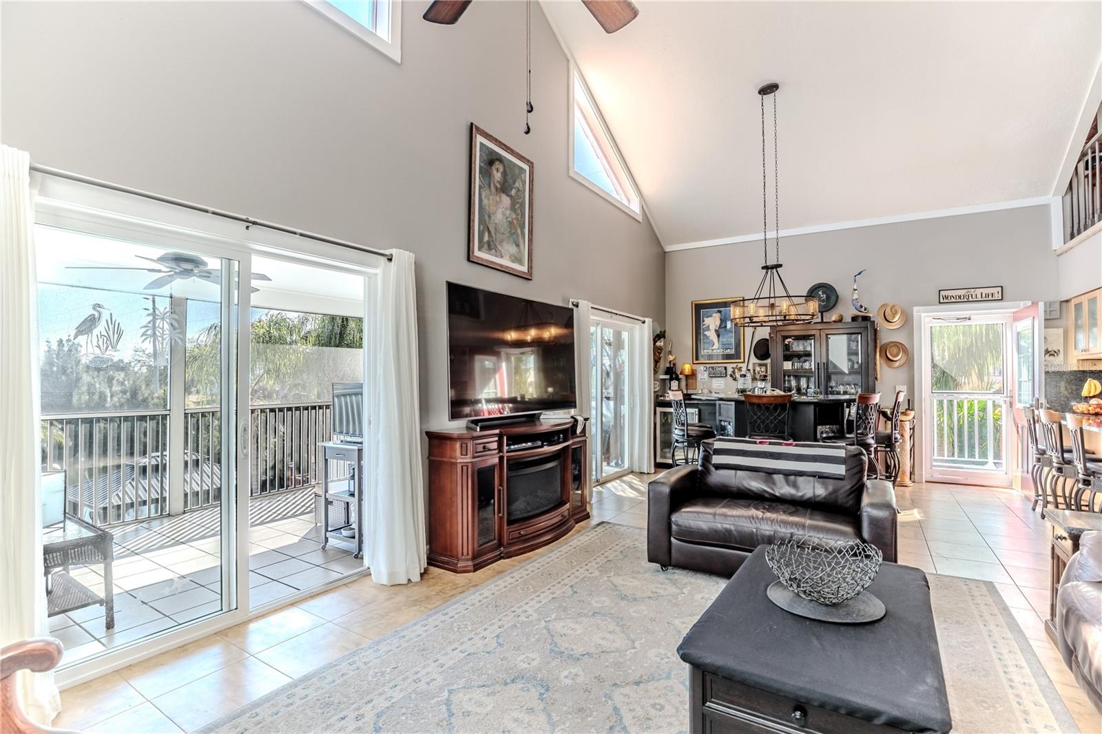 Listing photo id 13 for 3308 Oleander Drive