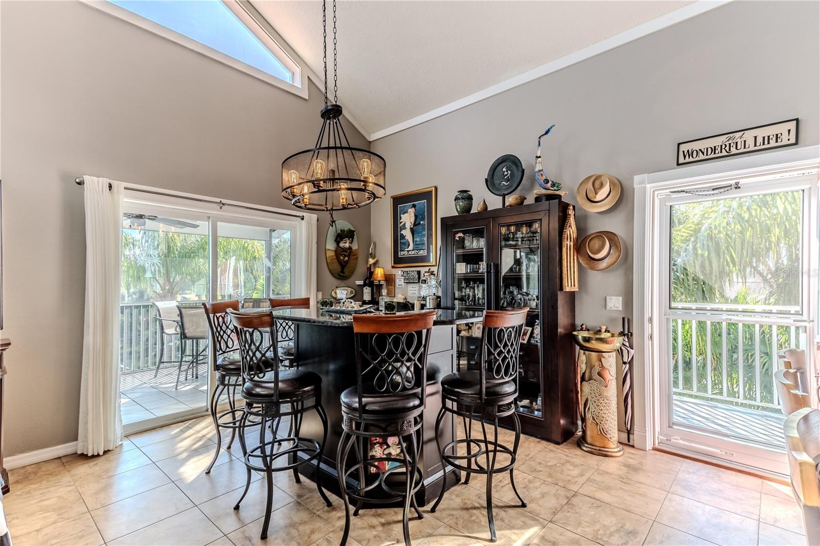 Listing photo id 17 for 3308 Oleander Drive