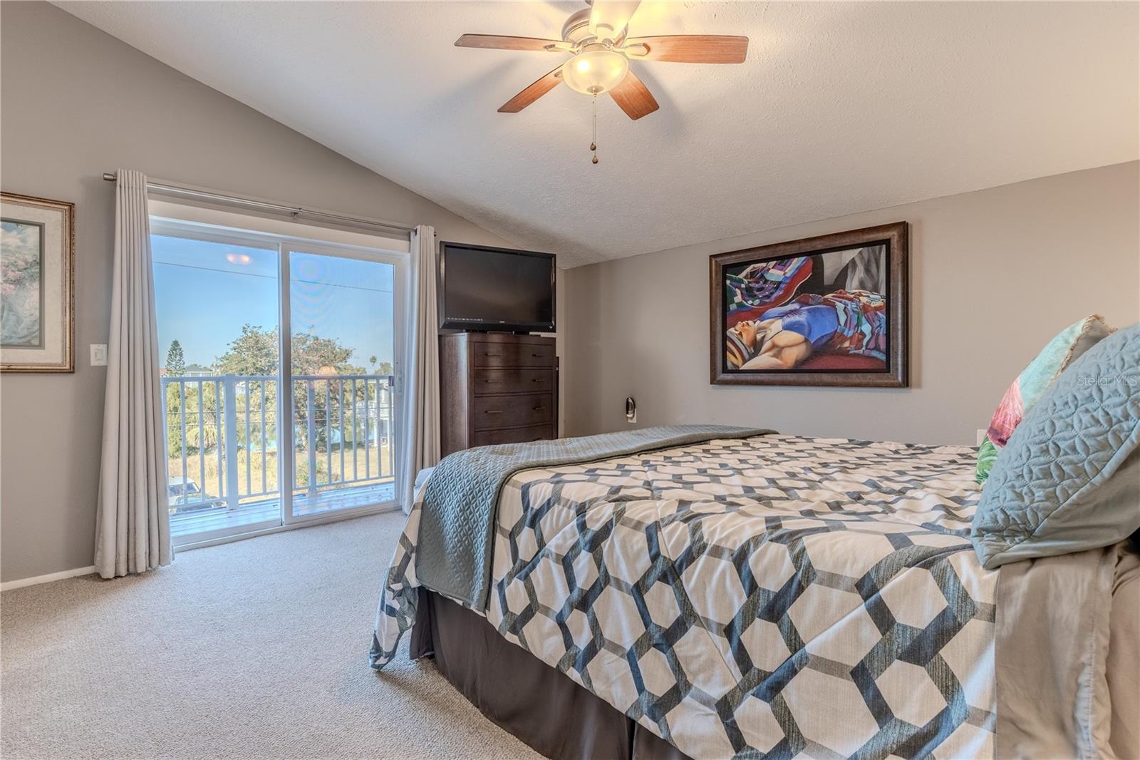 Listing photo id 28 for 3308 Oleander Drive