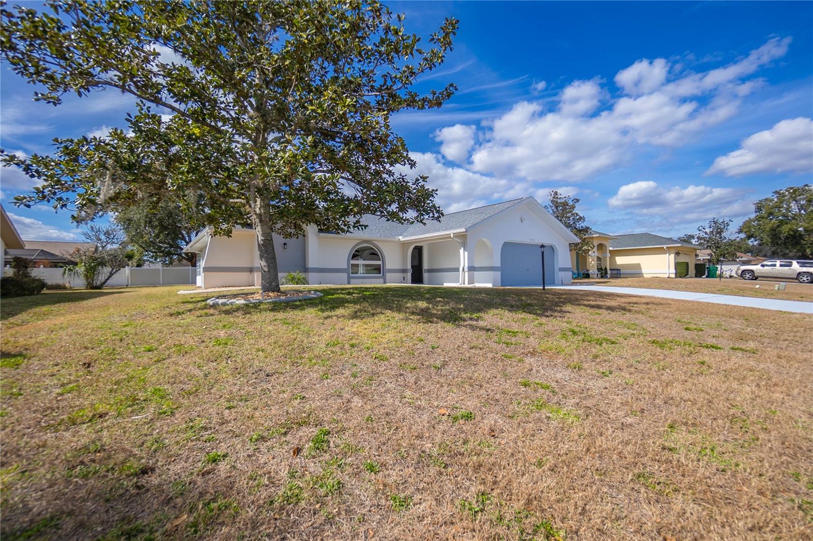 Listing photo id 1 for 3216 Franklin Terrace