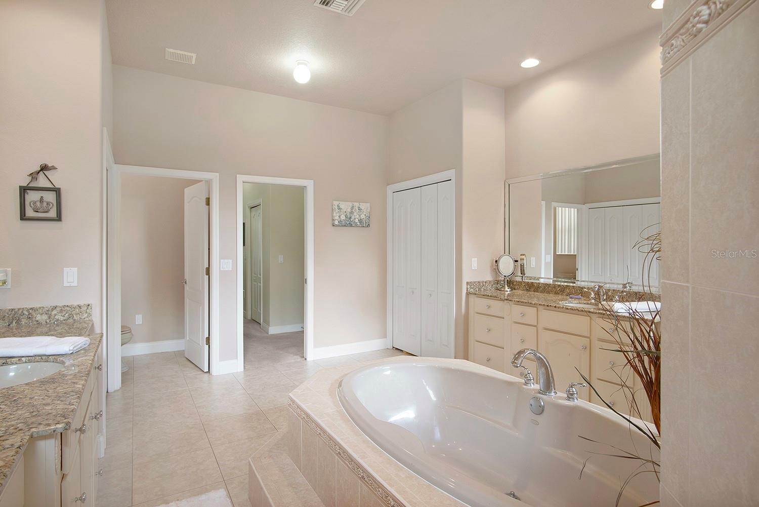 Listing photo id 22 for 10331 Fox Sparrow Avenue