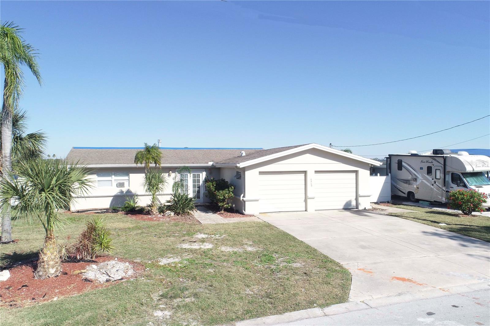 Listing photo id 24 for 4949 Waterside Drive