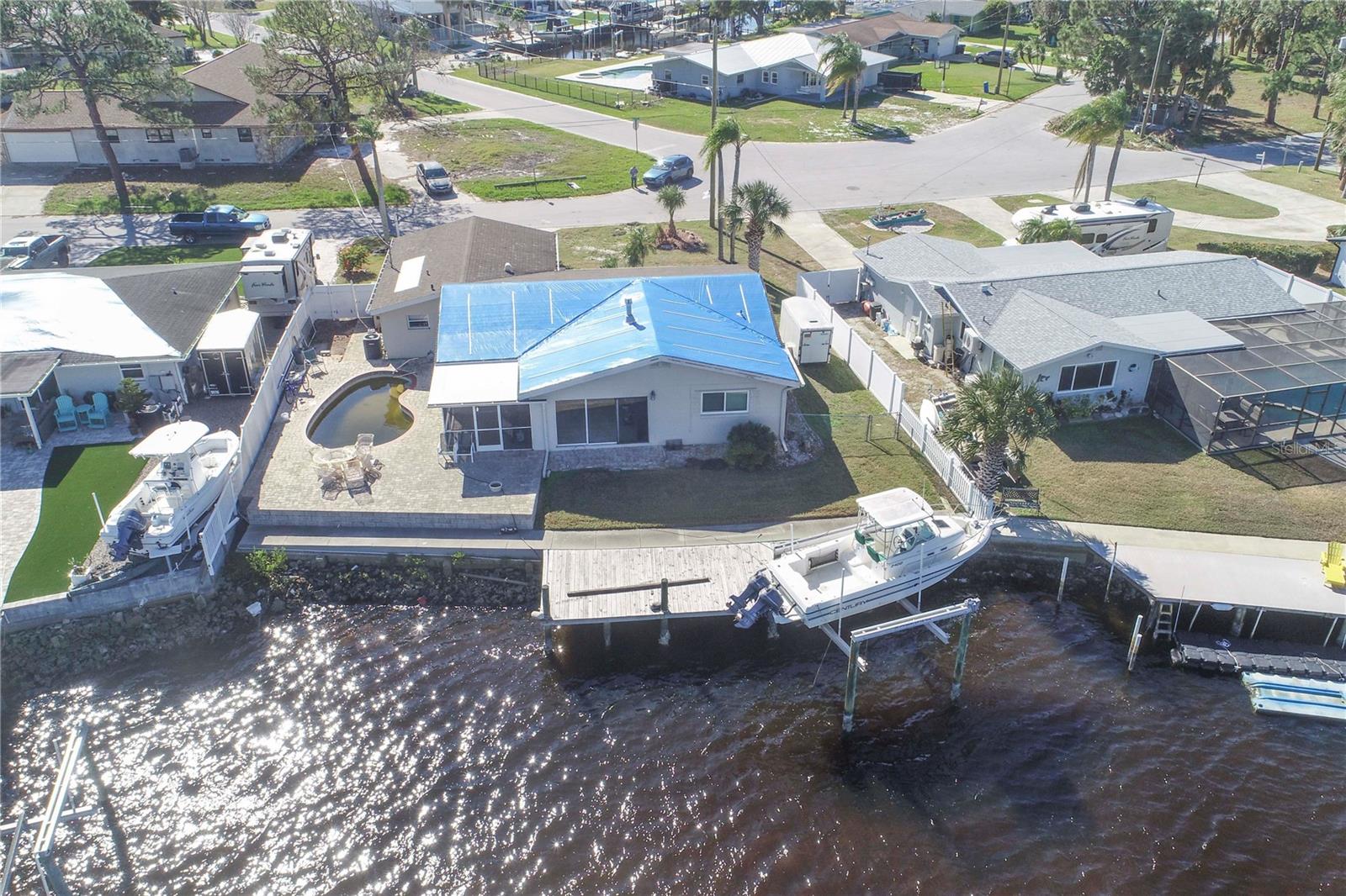 Listing photo id 29 for 4949 Waterside Drive