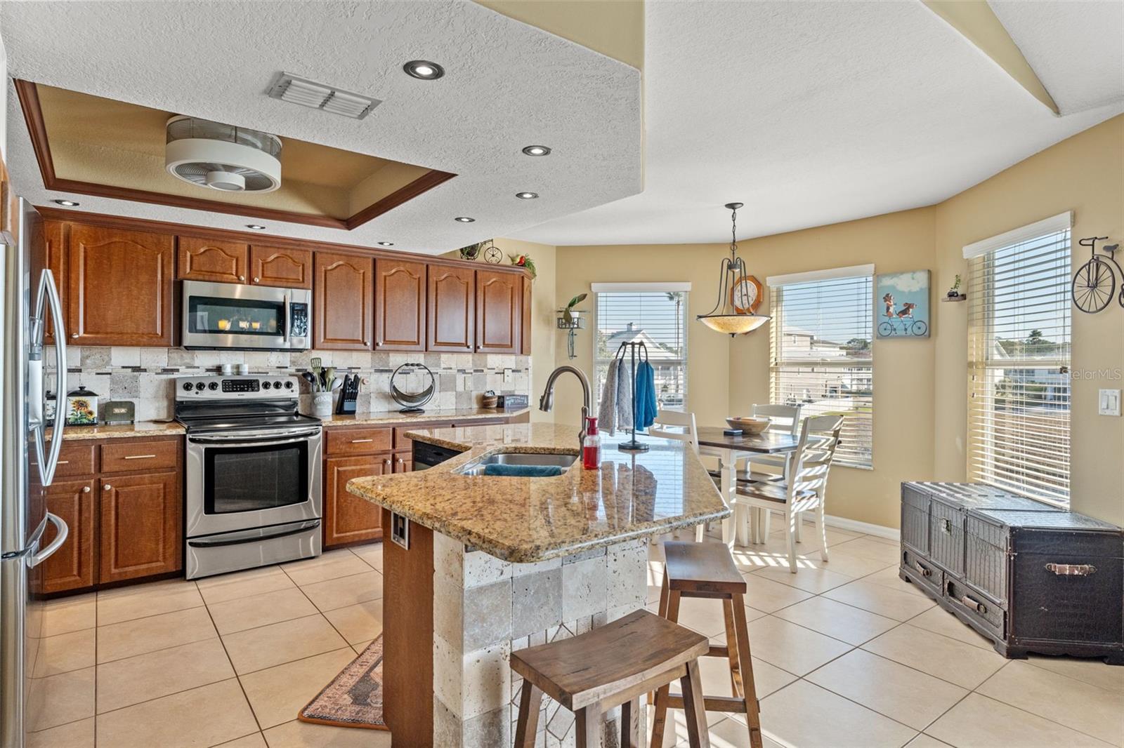 Listing photo id 23 for 4034 Cobia Drive