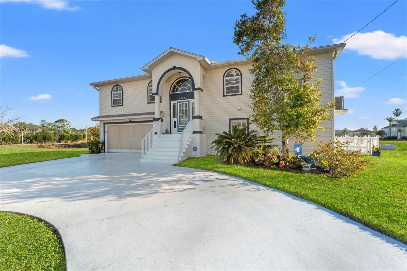 Listing photo id 3 for 4034 Cobia Drive