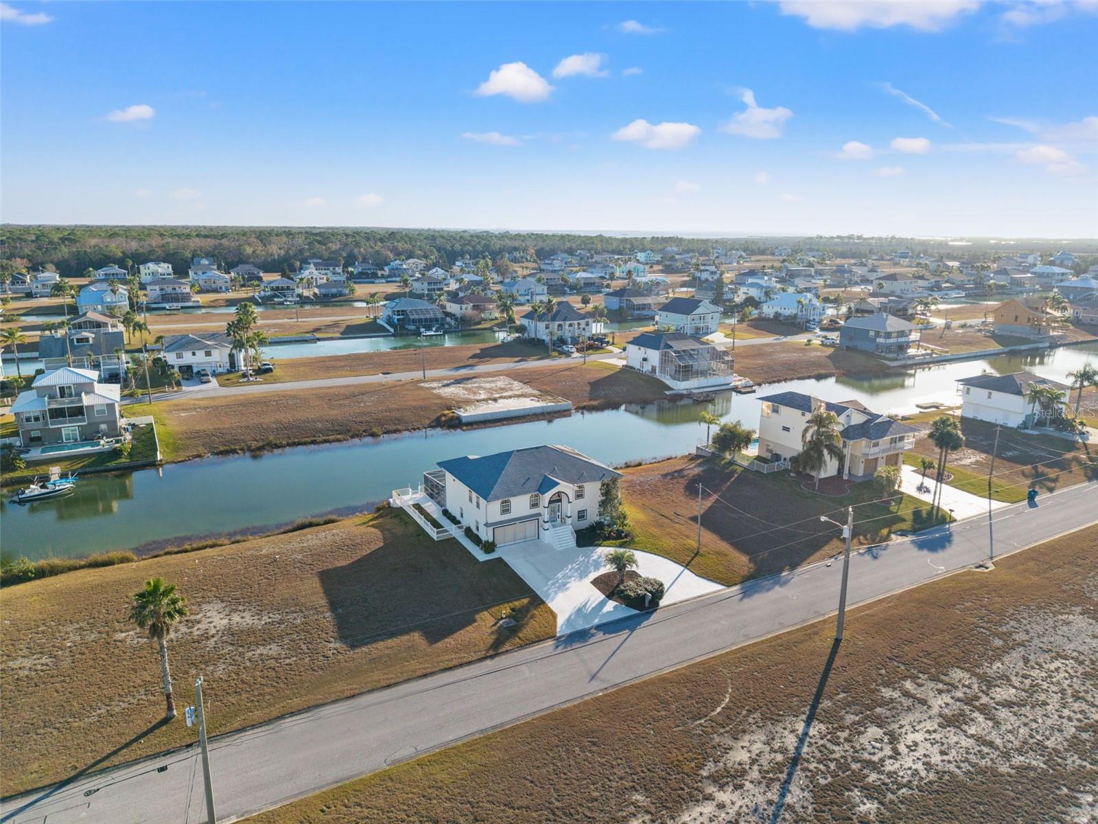 Listing photo id 76 for 4034 Cobia Drive